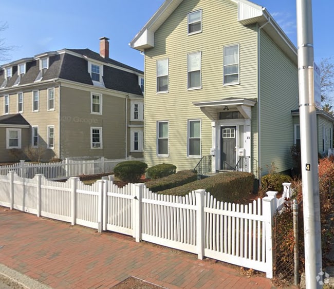 Building Photo - 13 Pleasant St