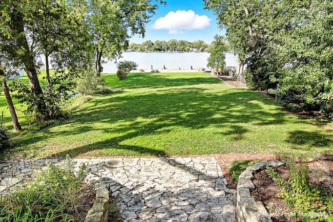 Building Photo - 22806 W Loon Lake Blvd