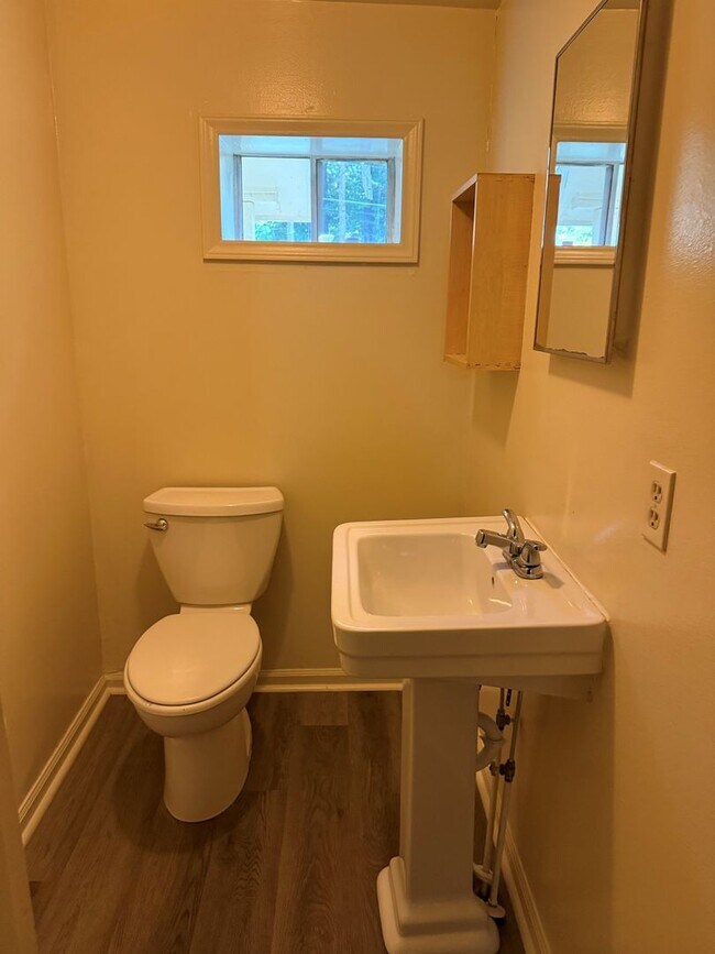 Foto del edificio - 3bed 1.5 bathroom house.