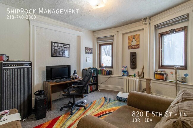 Foto del edificio - 820 E 5th St