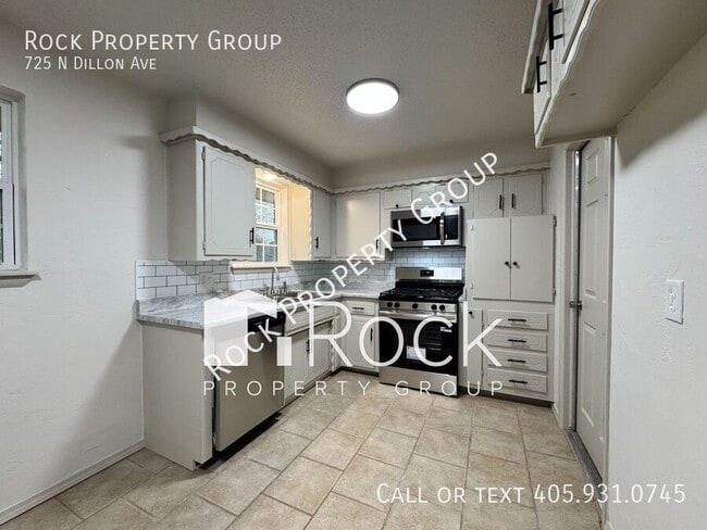 Building Photo - 725 N Dillon Ave