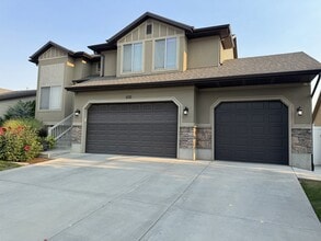 Building Photo - 830 Oxford Dr
