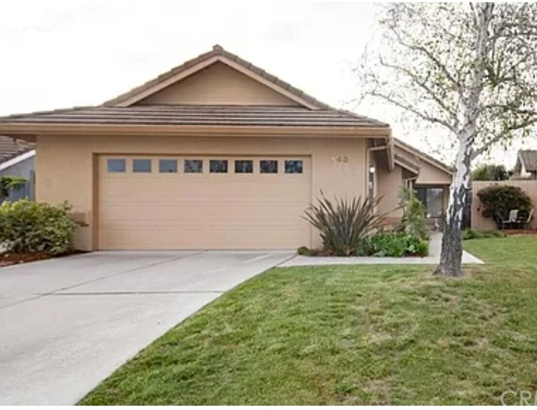 Primary Photo - Charming AG single level home with warm Sp...