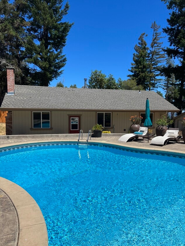 Primary Photo - 330 Braemoor Dr