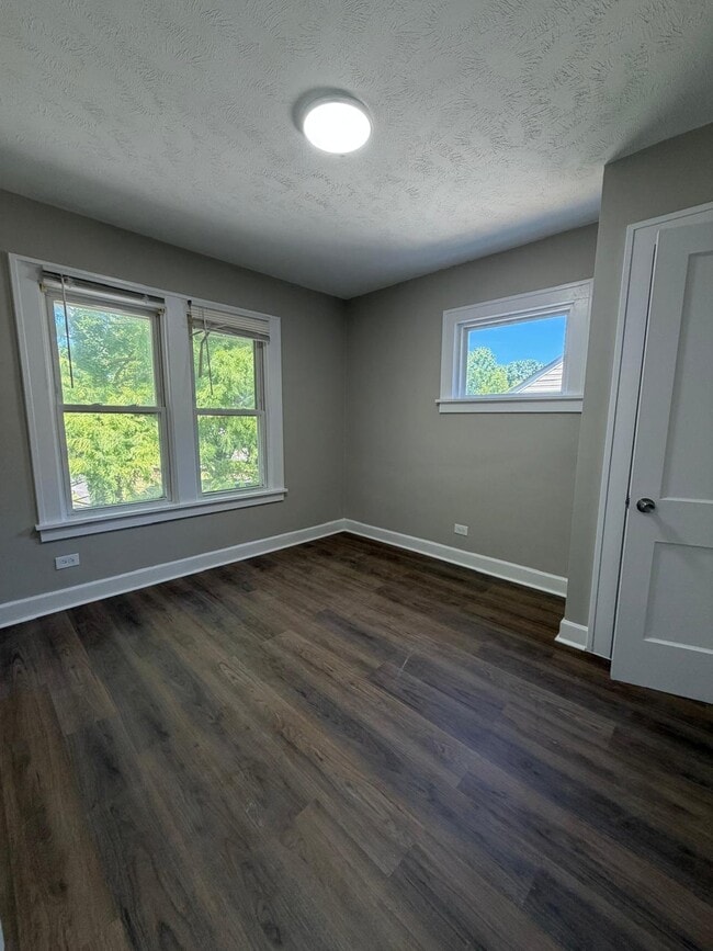 Building Photo - 1067 Rushleigh Rd