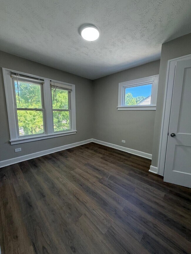 Foto del edificio - 1067 Rushleigh Rd