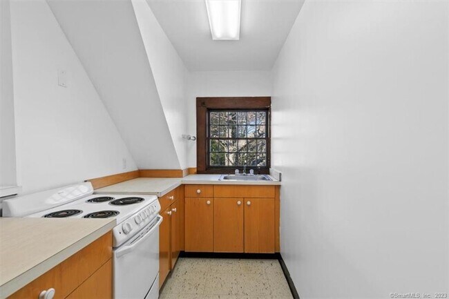Building Photo - 98 Cold Spring St