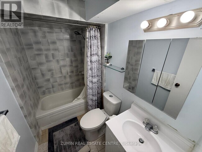 Building Photo - 447 Archdekin Dr