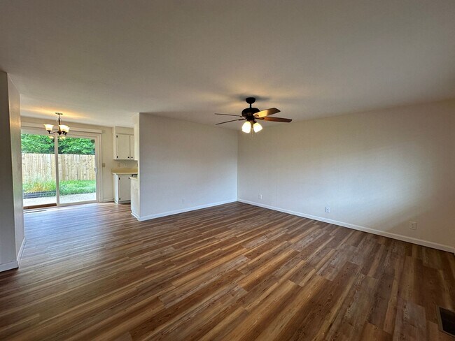 Foto del edificio - Three Bedroom Home in North Salem with New...