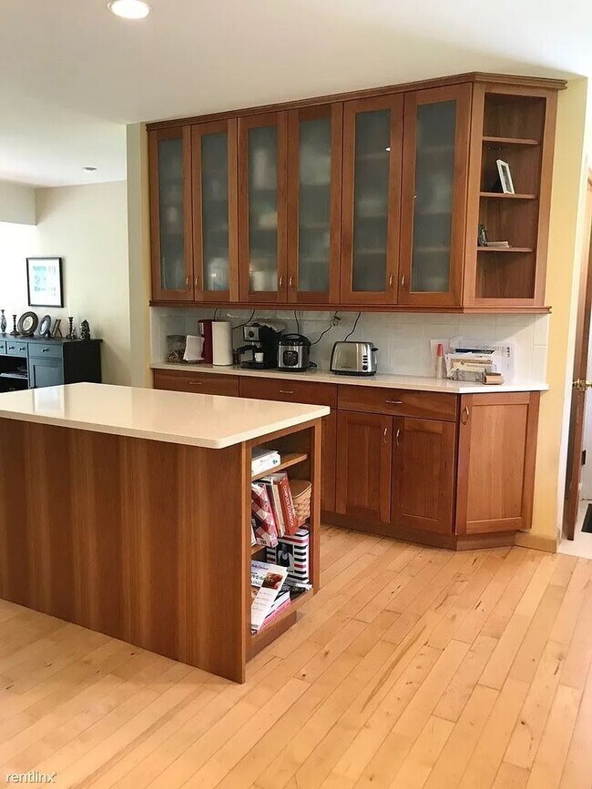 Foto del edificio - Inviting ranch situated in desirable North Ann Arbor