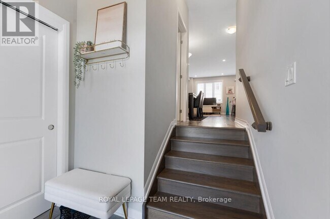 Building Photo - 2030 Caltra Cres