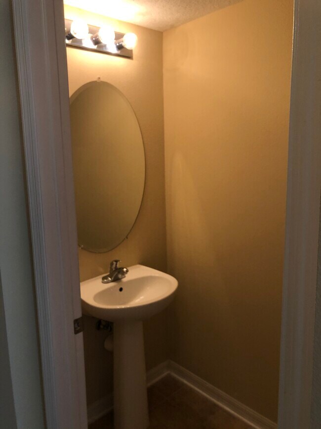Half bath - 4562 Limerick Dr
