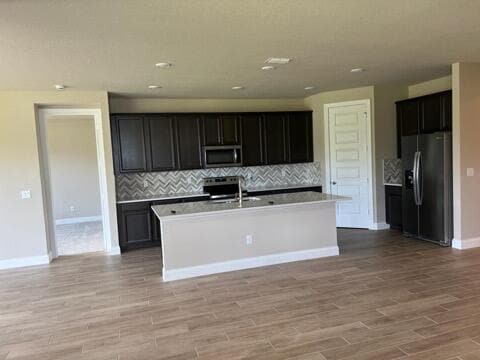 Building Photo - 6784 Cloverdale Ave