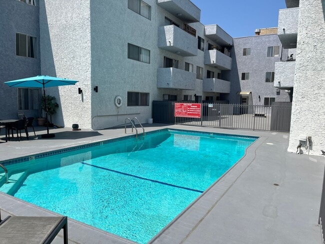 Building Photo - 616 North Sweetzer Avenue