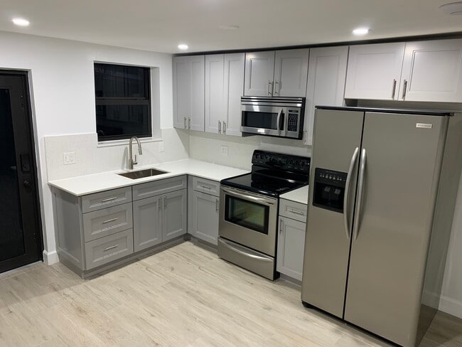 Photo - 350 W 36th St Apartments