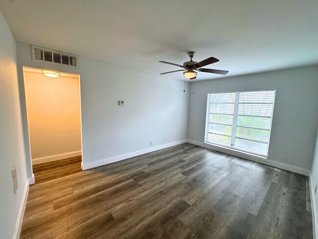 Foto del edificio - 4461 Treehouse Ln