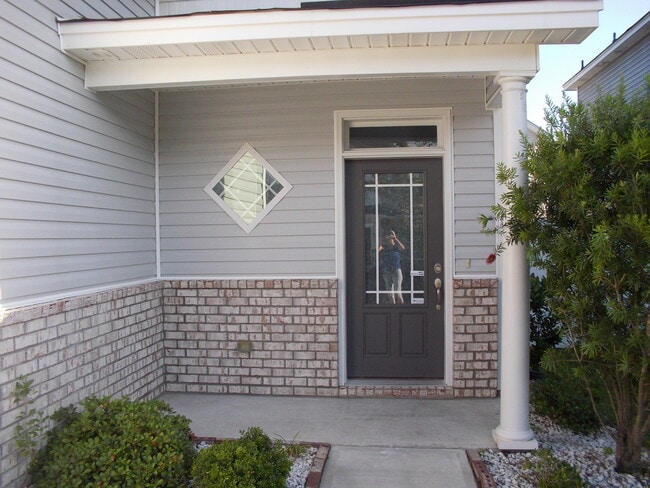 Building Photo - Located in the Heart of Richmond Hill