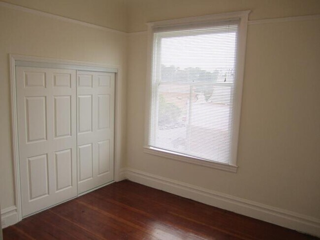 Building Photo - 2 bedroom in San Francisco CA 94117