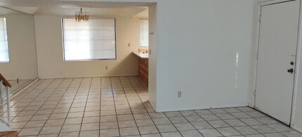 Building Photo - 819 N College Ave
