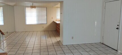 Building Photo - 819 N College Ave