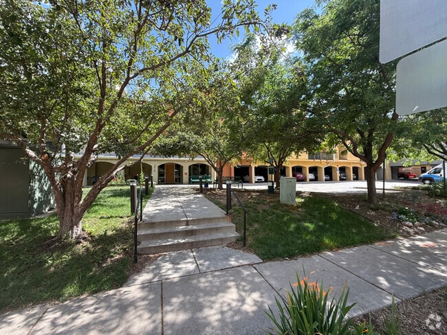 Building Photo - 2510 Taft Dr