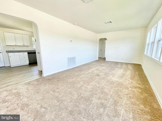 Building Photo - 1416 S Governors Ave