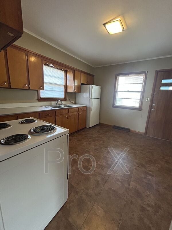 Building Photo - 111 W Lindburg St