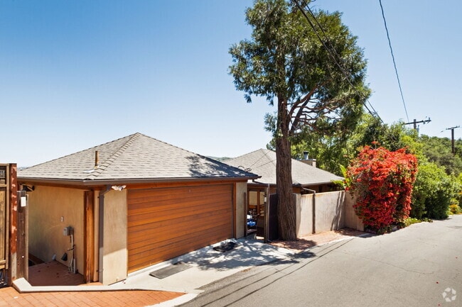 Building Photo - 21071 Waveview Dr
