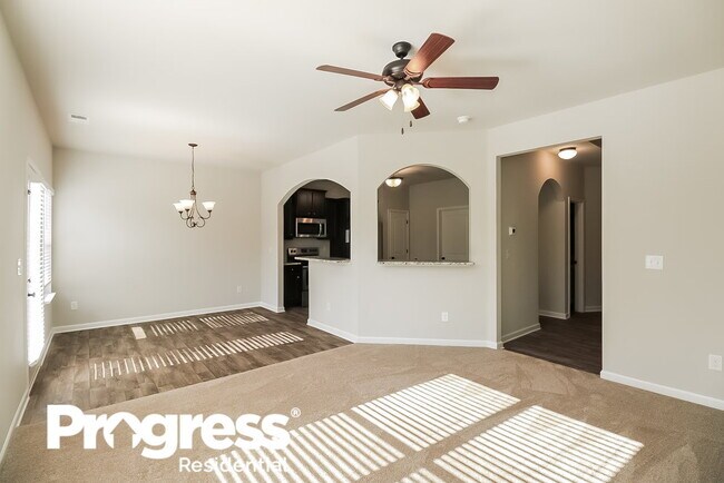 Building Photo - 285 Magnaview Dr