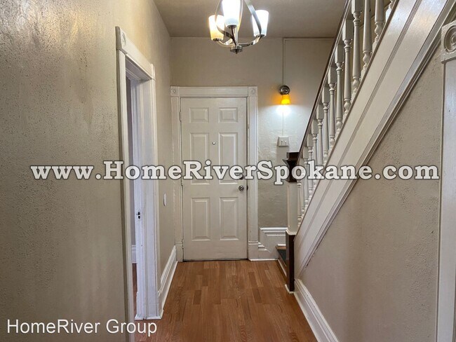 Building Photo - 2 br, 2 bath House - 1702 W. College Ave.