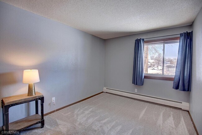 Foto del edificio - Spacious 2 bedroom, 1 Bath Condo in the Co...