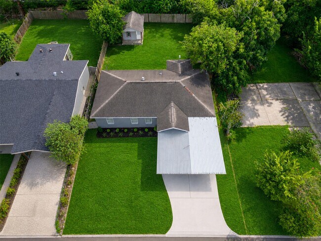 Foto del edificio - 4930 Holloway Dr