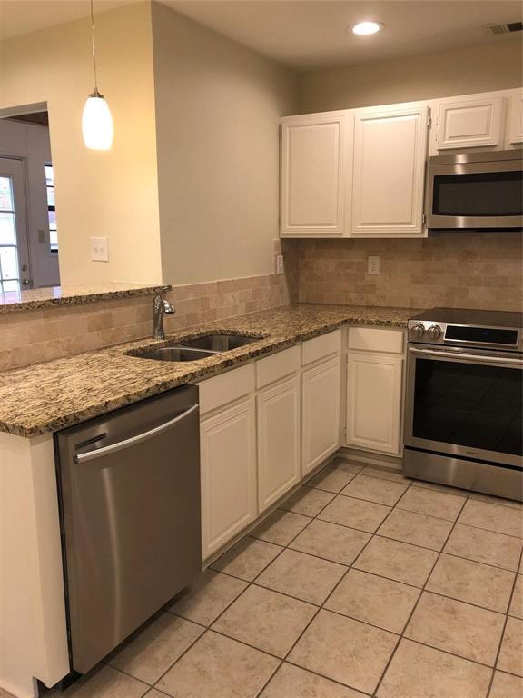 Building Photo - 2112 Woodland Oaks Dr