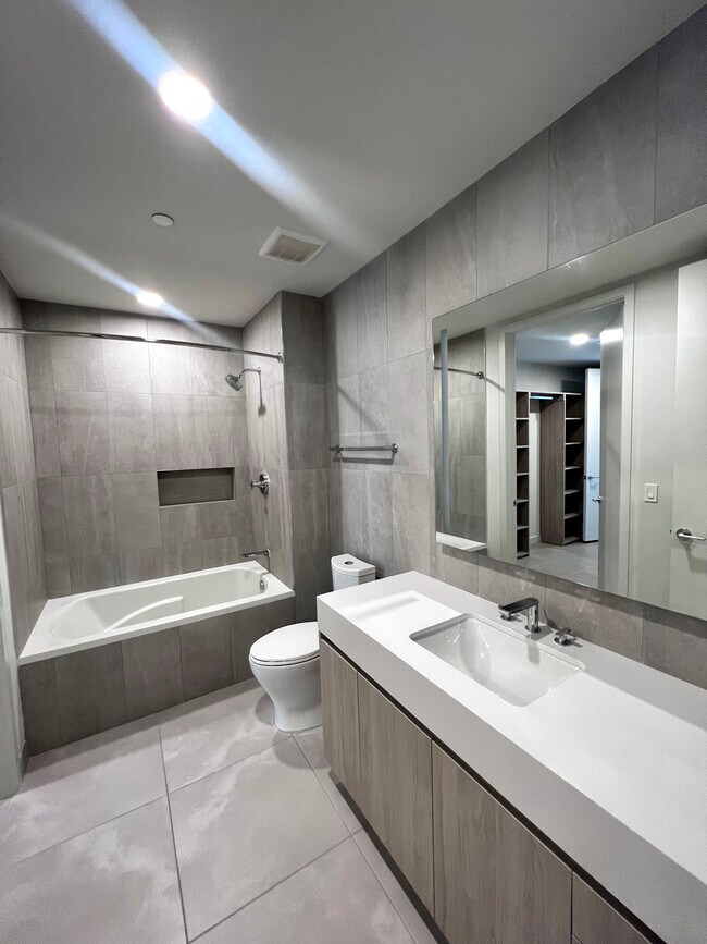 Foto del edificio - 137 NW 30th St
