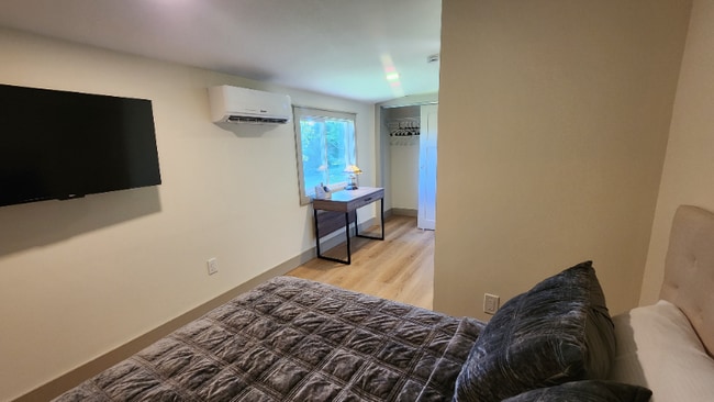 Building Photo - 1704 S Forest Dr