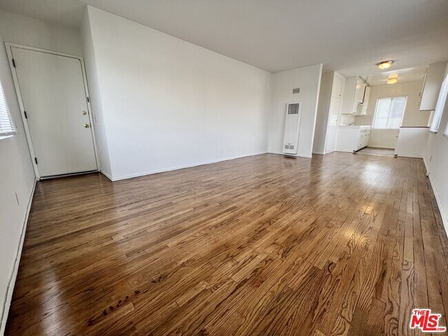 Foto del edificio - 10303 Palms Blvd