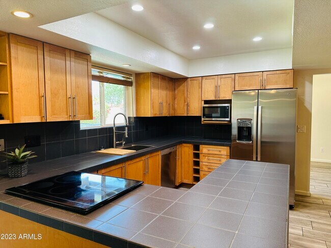 Foto del edificio - 4950 E Laurel Ln