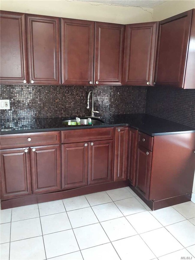 Foto del edificio - 89-87 212th Pl