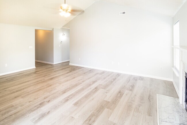 Foto del edificio - 1358 Belle Grove Cir