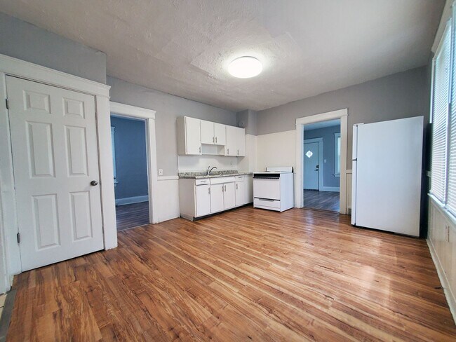 Foto del edificio - 3 Bed - 2 Full Bath Cape Cod for Rent