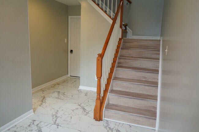 Building Photo - 155 Moul Ave
