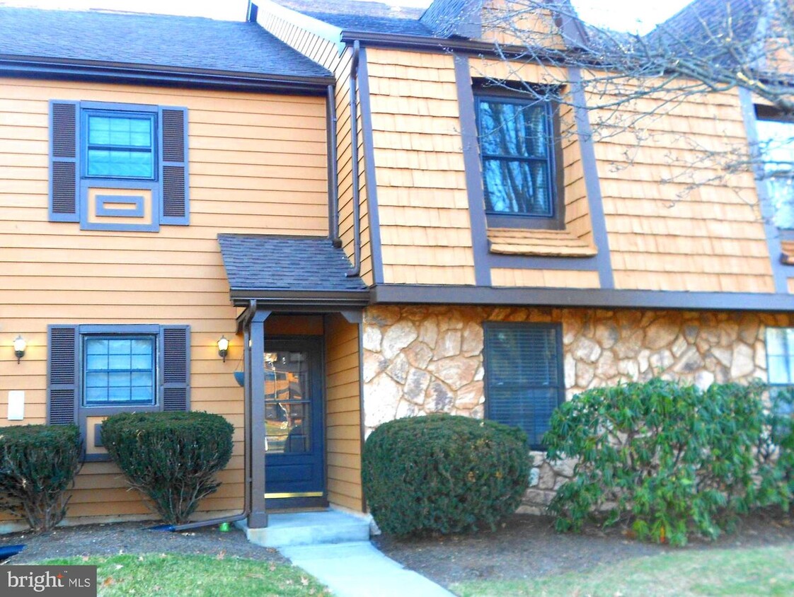 Primary Photo - 6 Adele Ct