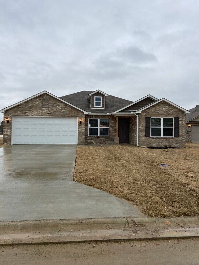 Building Photo - 3828 Travers Ln