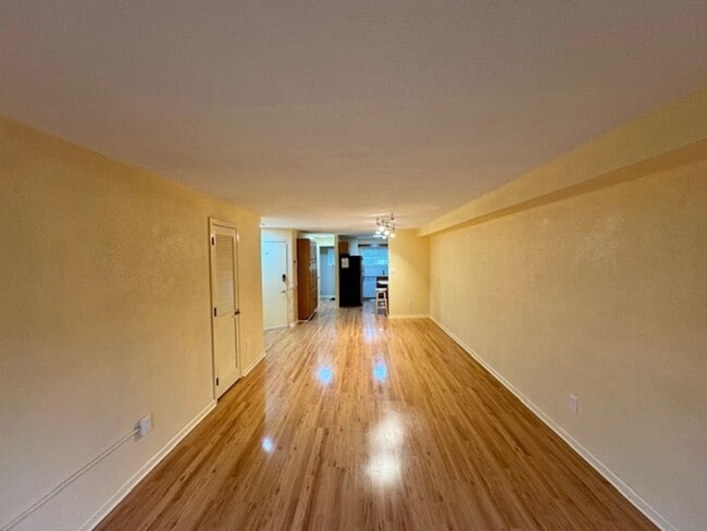 Building Photo - 19 Front St