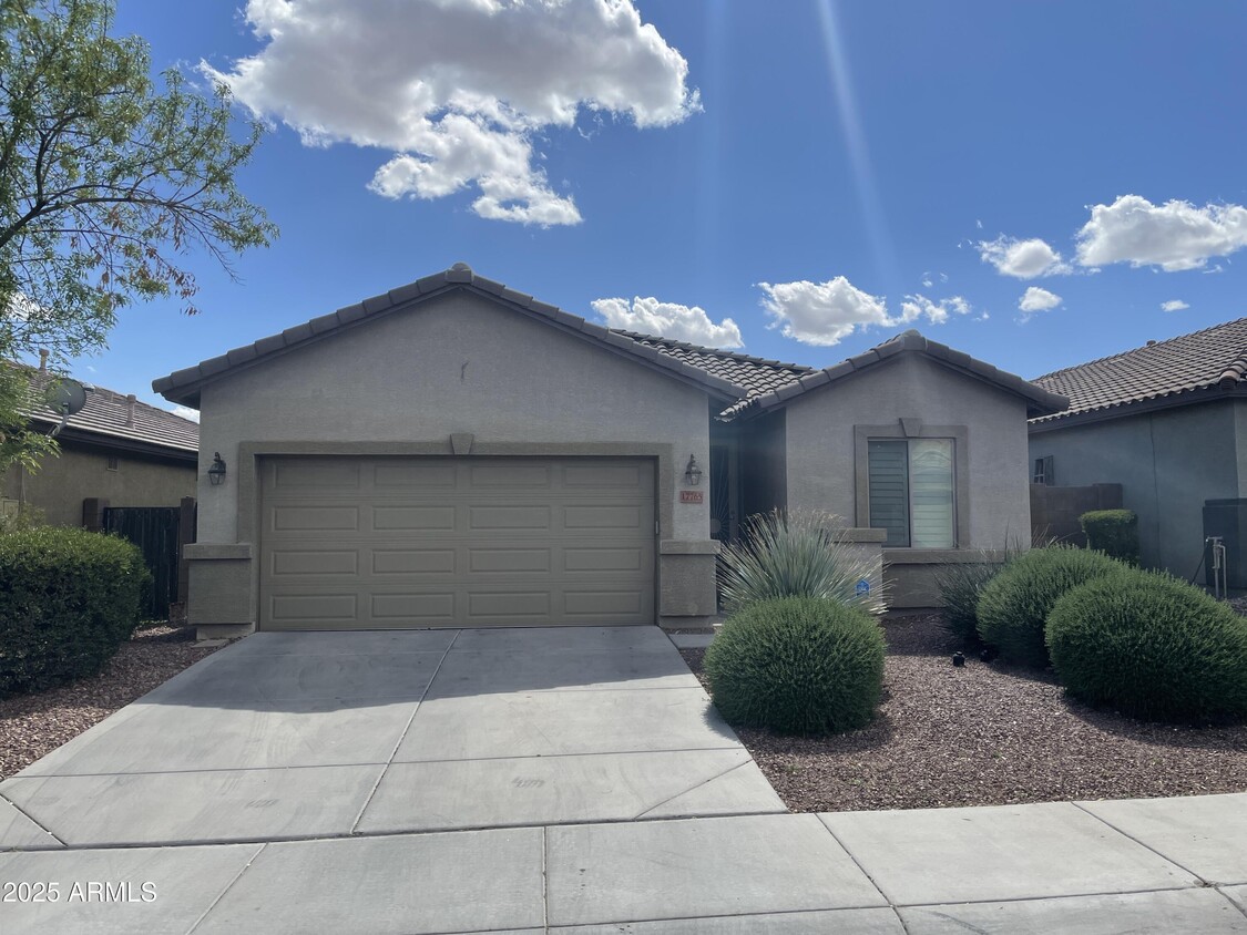 Foto principal - 17765 W Bridger St