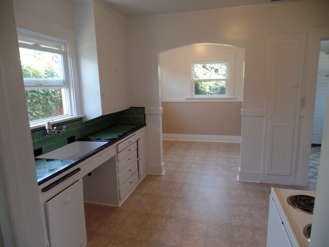 Building Photo - 2930 G St