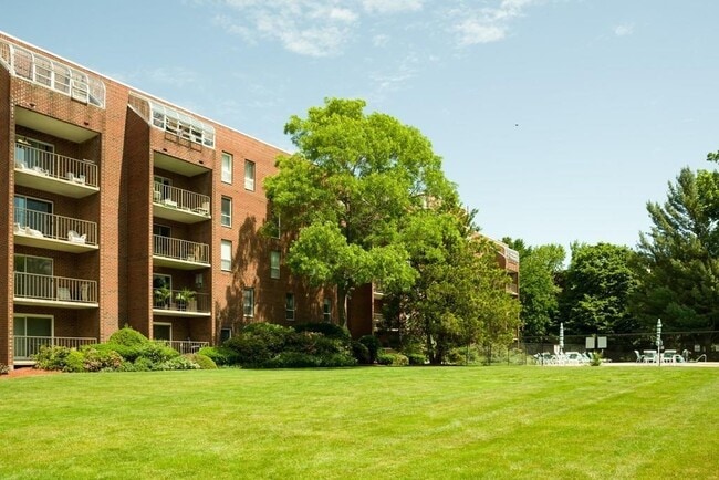 Foto del edificio - 50-56 Broadlawn Park