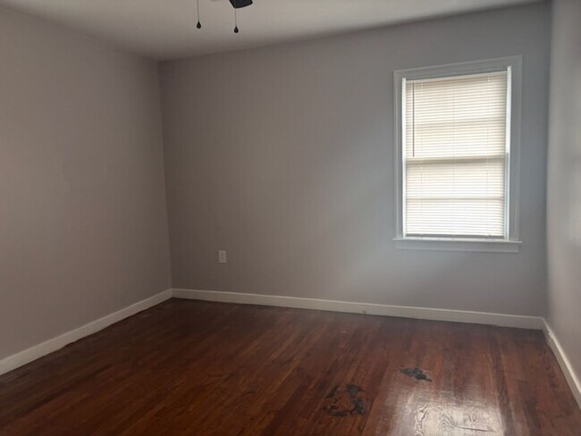 Foto del edificio - 245 Sykes Rd