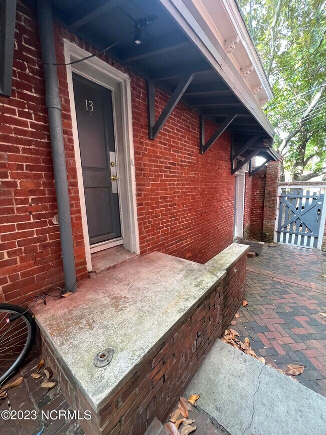 Building Photo - 202 S 3rd St