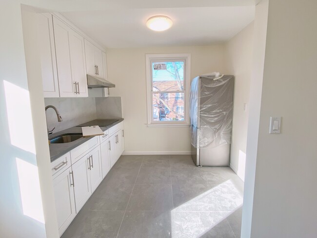 Renovated kitchen with induction cooktop - 2309 150th St